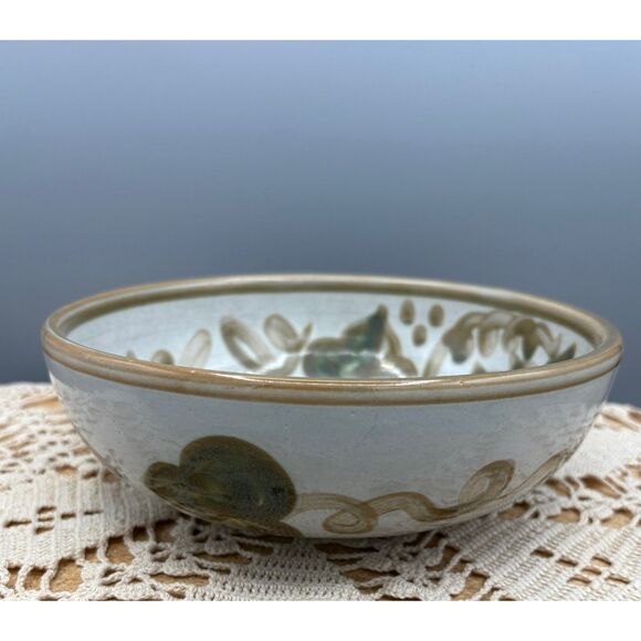 Louisville Stoneware Kentucky Pottery Country Grape 8" Bowl - Picture 3 of 7